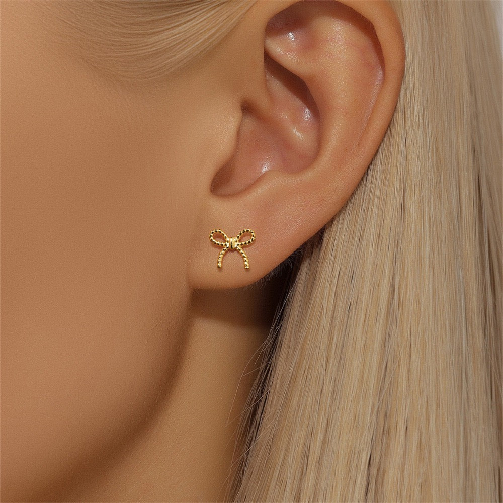 BOW EAR STUDS GOLD